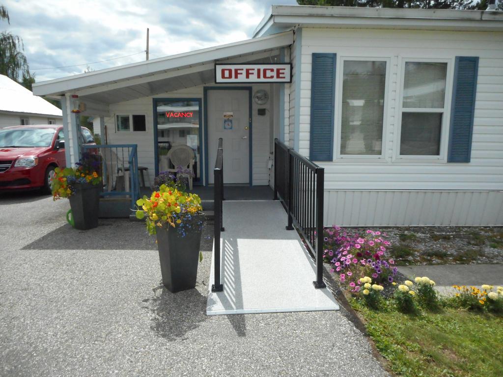 Blue River Motel Exterior photo